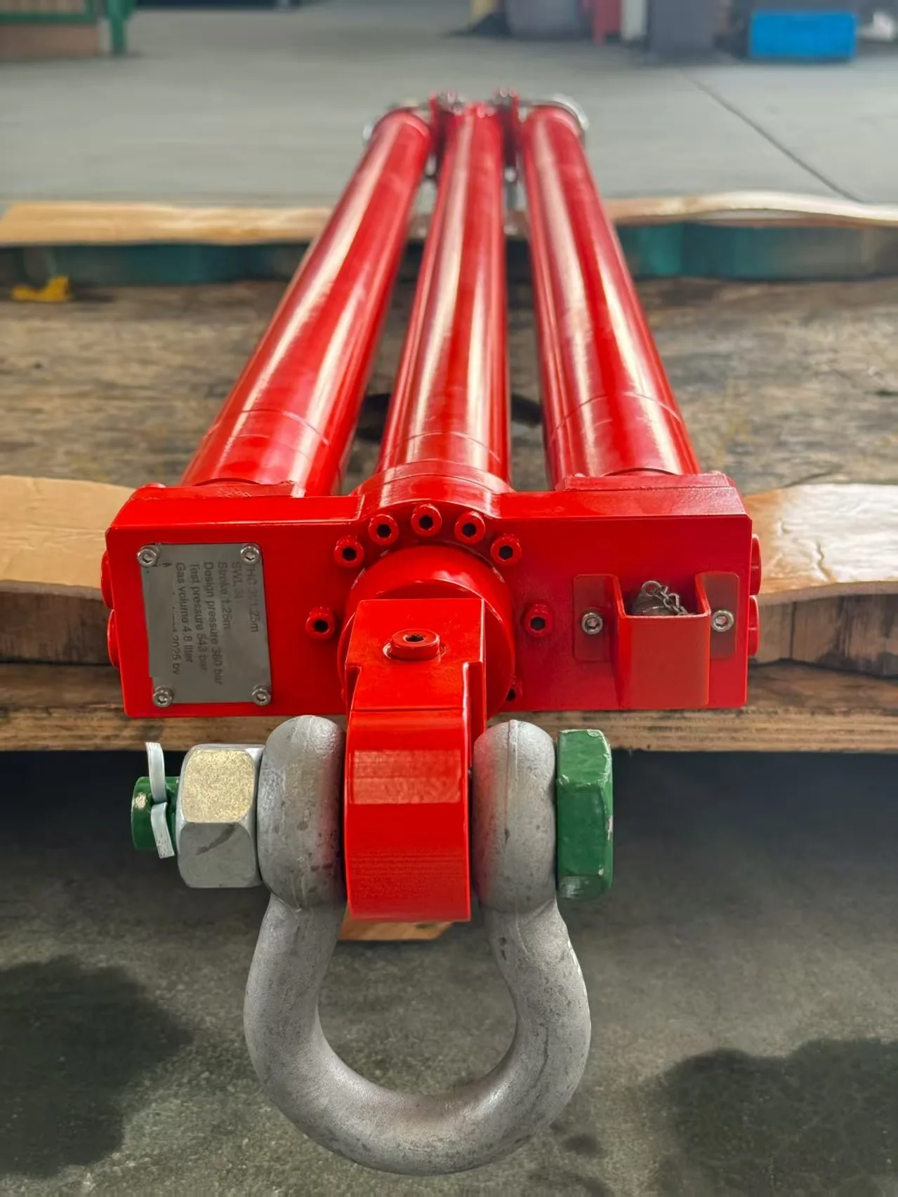 Custom-built 3 t / 1.25 m passive heave compensator with certified bow shackle, ready for delivery