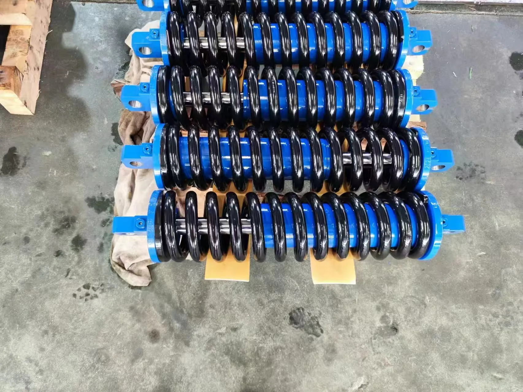 用于船用工况的机械弹簧液压阻尼器