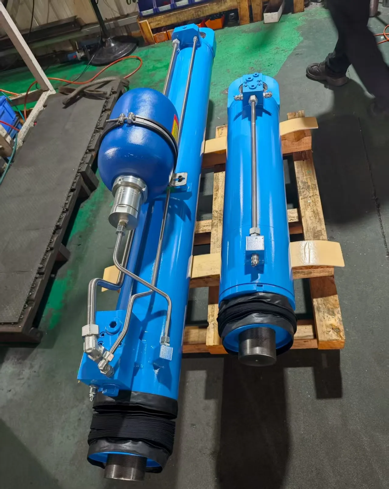配有气体蓄能器的紧凑型液压张紧器